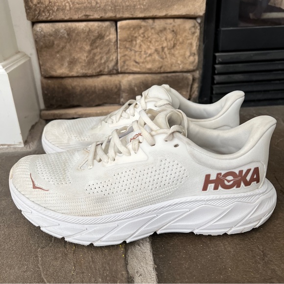 Hoka One One Shoes - Hoka One One Women’s Arahi 7 White Rose Gold Size 7.5